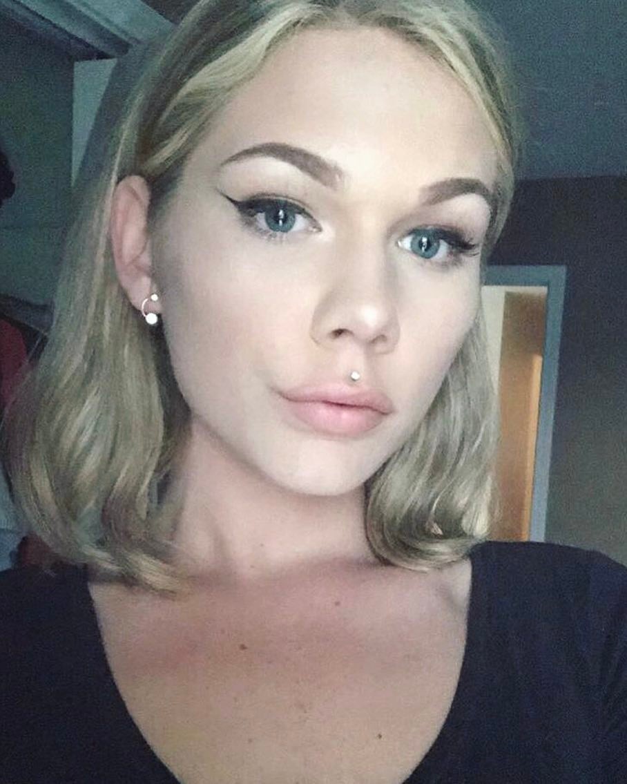 hôtesse en ligne
